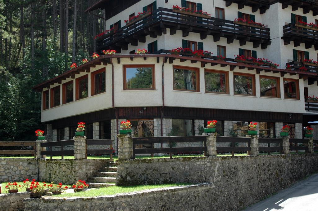 Hotel Garni Mille Pini Scanno Ngoại thất bức ảnh